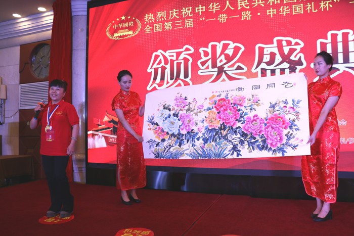 1564568108132925.jpg 26李 英.JPG